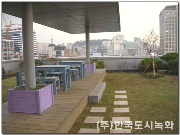 영준빌딩 옥상녹화 휴게 공간과 식재 (서울 마포구)
