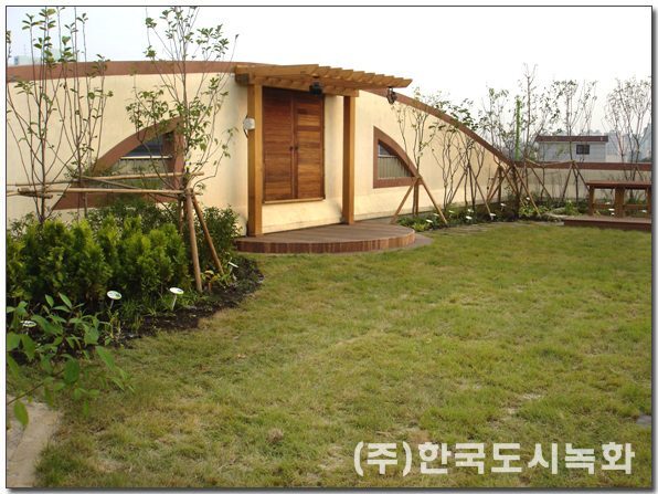 수원 근로복지공단 어린이집 옥상녹화 초화류 식재 전경 (경기 수원시)