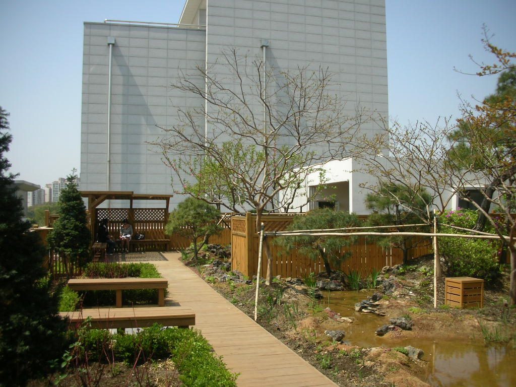 숙명여대 순헌관 옥상 초화류 개화 (서울 용산구)
