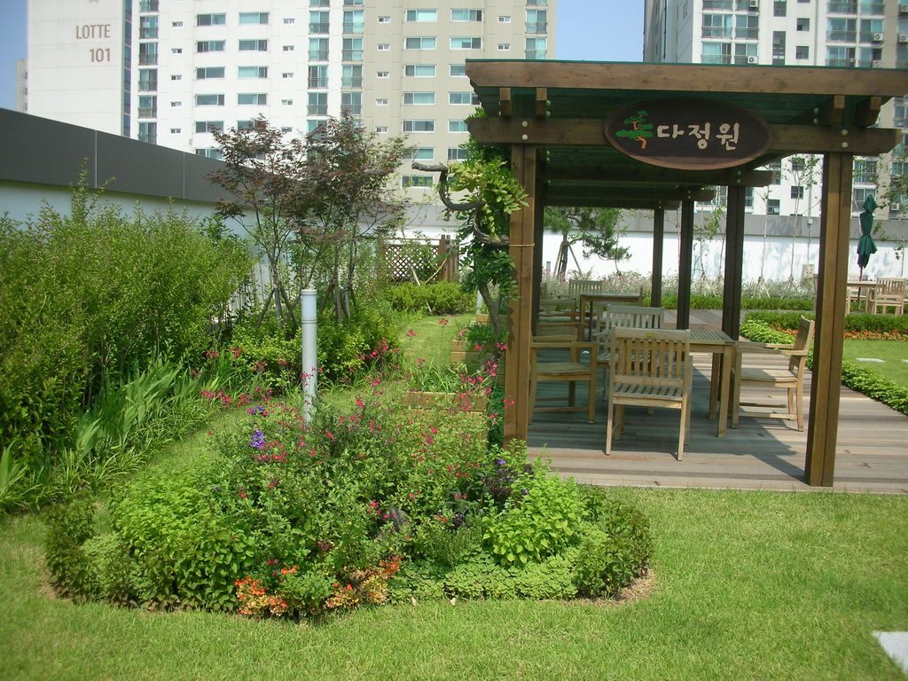 강남구청사 옥상공원 봄 식재 (서울 강남구)