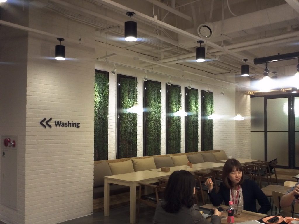 GS홈쇼핑 사옥 실내 벽면녹화 전경 (서울 영등포구)
