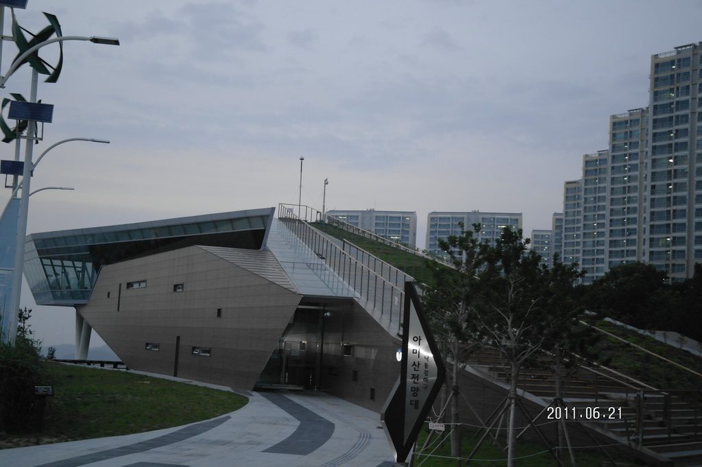 아미산전망대 경사지붕 세덤 식재 (부산 사하구)