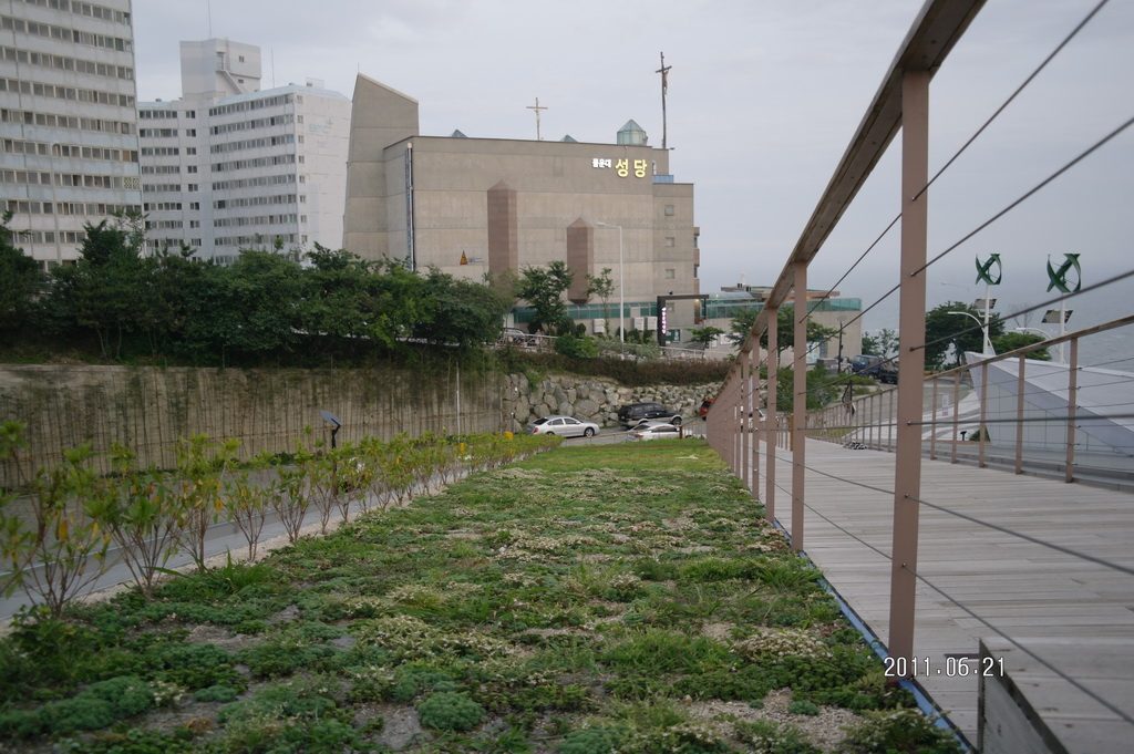 아미산전망대 경사지붕 녹화 경관 (부산 사하구)