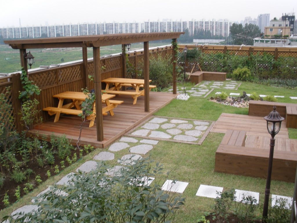 영신빌딩 옥상 먹거리정원 유실수와 포도 (서울 송파구)